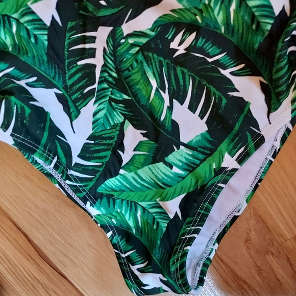 Design Lab Swim Bathing Suit Medium One Piece Green Leaf Pattern Self Bra Tropic - Picture 5 of 10